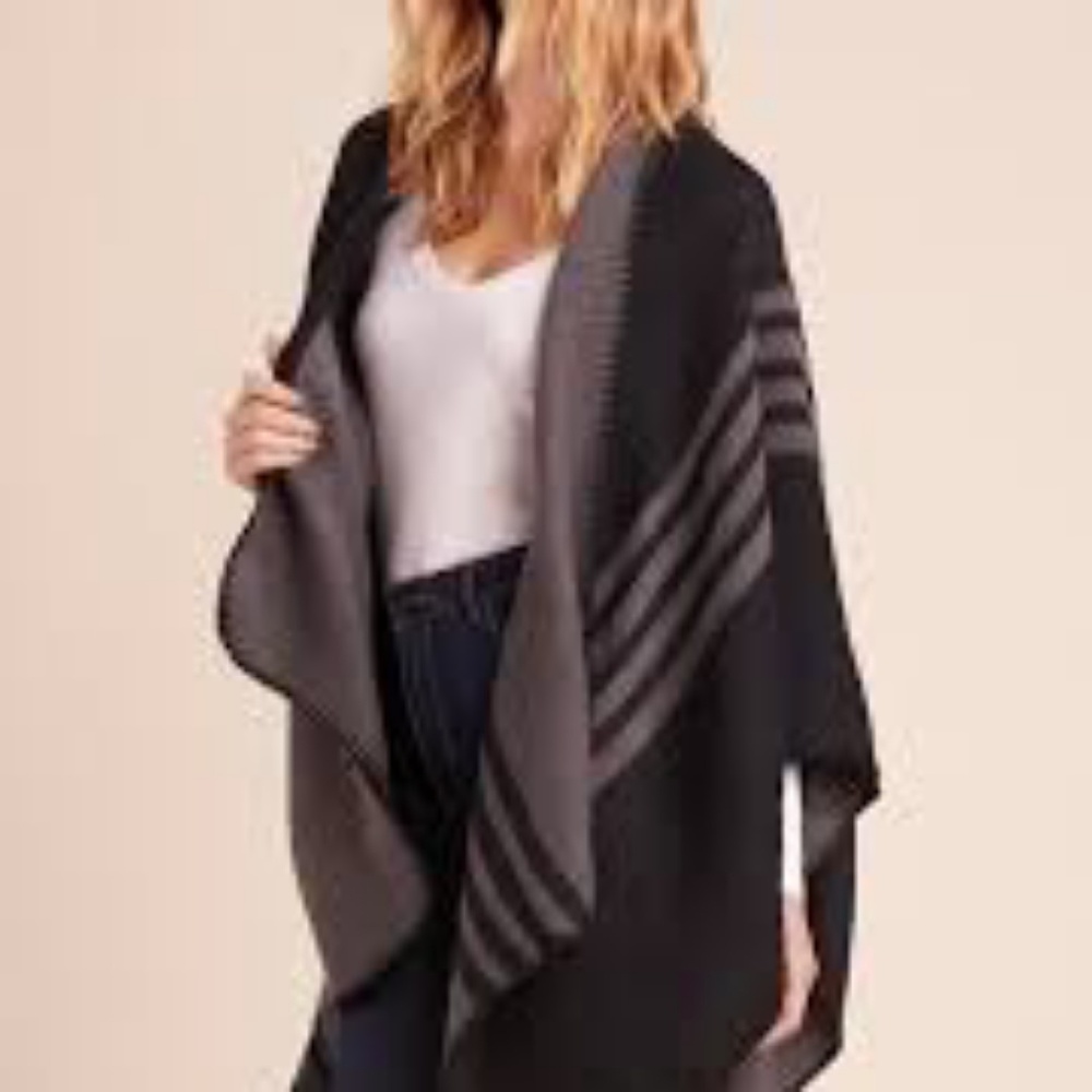 BB Dakota Poncho one size Reversible